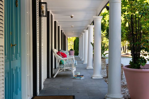 The Pond House Trentham - Accommodation Mount Tamborine 0