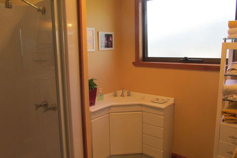 High On Penguin - Accommodation Mount Tamborine 4