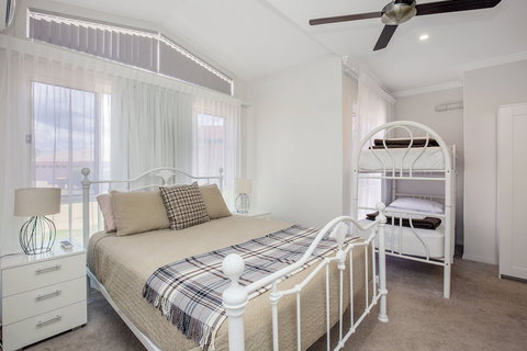 Lakehouse Family Oasis - Accommodation Mount Tamborine 5