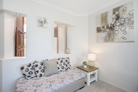 Lakehouse Family Oasis - Accommodation Mount Tamborine 3