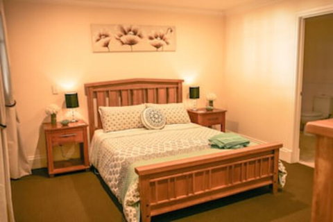 Oak Tree Cottage - Mundaring - Accommodation Mount Tamborine 0