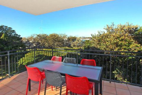 Little Hill 3 2 BDRM Apt On Parkyn Pde - Accommodation Mount Tamborine 4