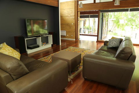 Anagama House & Studio - Accommodation Mount Tamborine 4