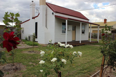The Cottage - Accommodation Mount Tamborine 6
