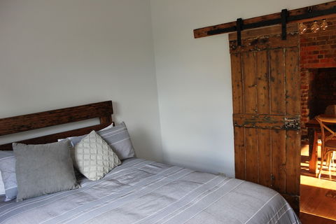 The Cottage - Accommodation Mount Tamborine 1