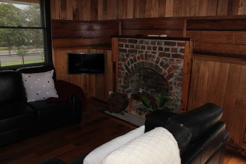 The Cottage - Accommodation Mount Tamborine 4