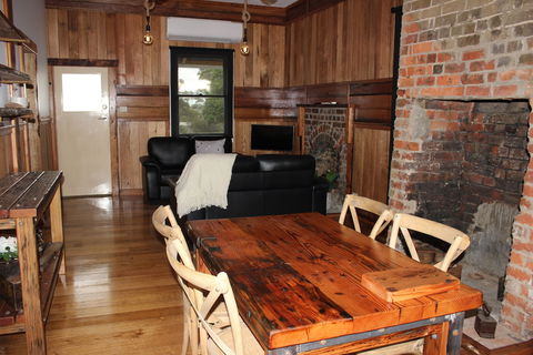 The Cottage - Accommodation Mount Tamborine 0