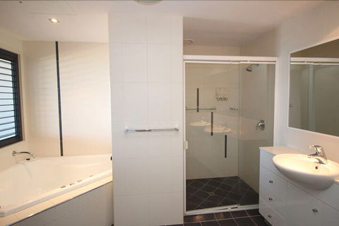 Deep Blue 12 - Accommodation Mount Tamborine 3