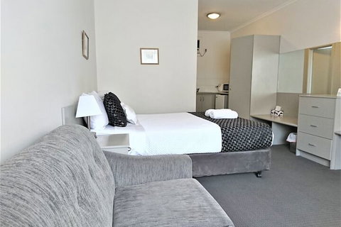 Fantasia Glenelg Studio Apartments - Accommodation Mount Tamborine 7