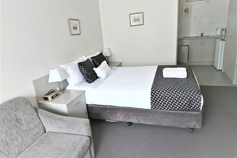 Fantasia Glenelg Studio Apartments - Accommodation Mount Tamborine 5