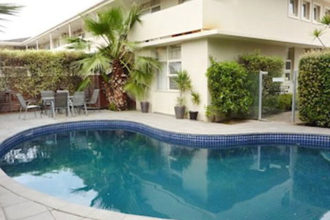 Fantasia Glenelg Studio Apartments - Accommodation Mount Tamborine 4