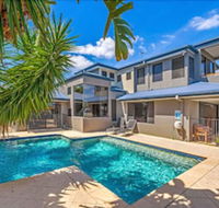 Gold Coast Stunning Waterfront Retreat by Hostrelax - Accommodation Mount Tamborine