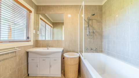 Loch Retreat 550m TO Town - Accommodation Mount Tamborine 2