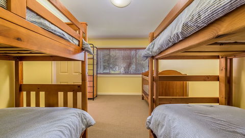 Loch Retreat 550m TO Town - Accommodation Mount Tamborine 1