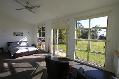 Riverwalk B & B - Accommodation Mount Tamborine 4