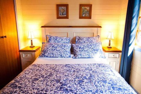 Minimbah Farm Cottages Family Farmstay Choose From 2 & 3 Bedroom Cottages & 6 Bedroom House - Accommodation Mount Tamborine 2