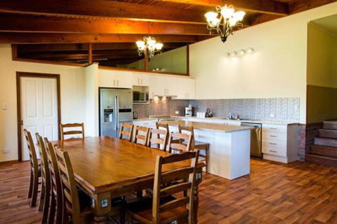Minimbah Farm Cottages Family Farmstay Choose From 2 & 3 Bedroom Cottages & 6 Bedroom House - Accommodation Mount Tamborine 5