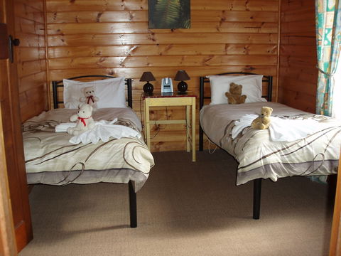 Boat Harbour Garden Cottages - Accommodation Mount Tamborine 2