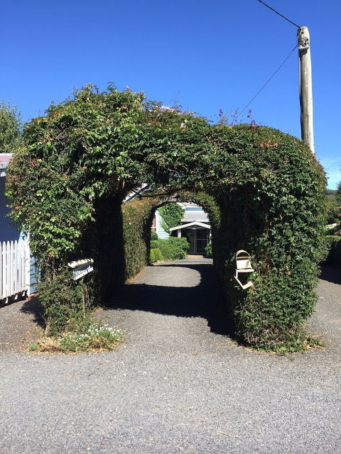 Boat Harbour Garden Cottages - Accommodation Mount Tamborine 1