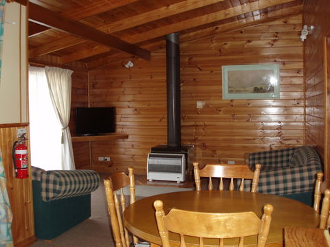 Boat Harbour Garden Cottages - Accommodation Mount Tamborine 4