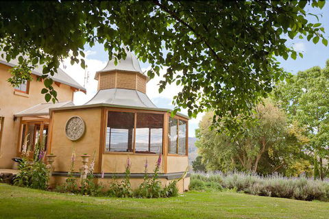 Kentisbury Country House - Accommodation Mount Tamborine 1