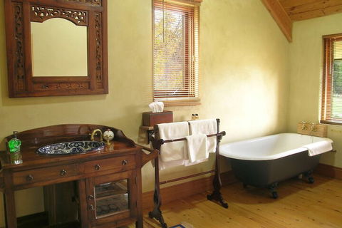 Kentisbury Country House - Accommodation Mount Tamborine 6