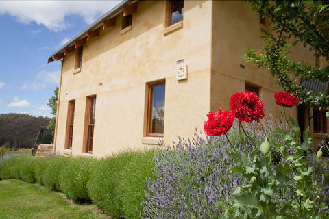 Kentisbury Country House - Accommodation Mount Tamborine 3