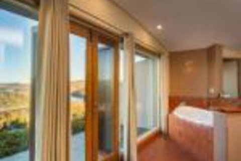 Eagle View Escape - Accommodation Mount Tamborine 0