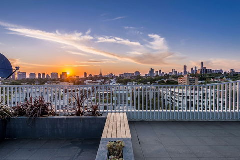 Oaks Melbourne South Yarra Suites - Accommodation Mount Tamborine 0