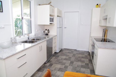 Fleur Cottage 7 Willow Street - Accommodation Mount Tamborine 5
