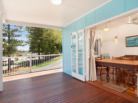 The Blue House Flat Walk To River & Beach - Accommodation Mount Tamborine 6