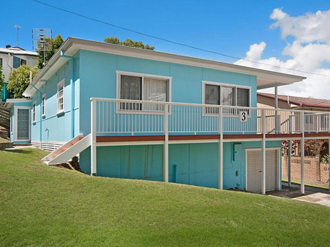 The Blue House Flat Walk To River & Beach - Accommodation Mount Tamborine 2