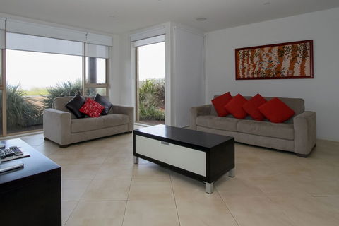 Aqua Luna - Accommodation Mount Tamborine 4