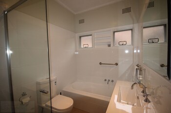 Fairways Close - Accommodation Mount Tamborine 4