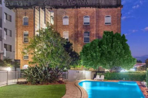 London Woolstores Warehouse Apartment - Accommodation Mount Tamborine 2