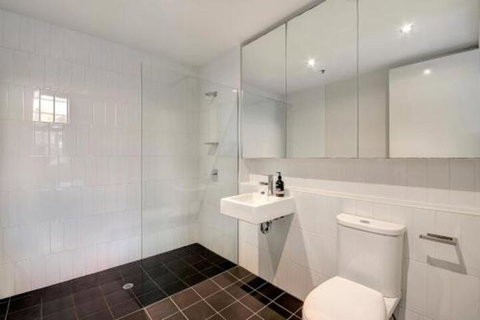 London Woolstores Warehouse Apartment - Accommodation Mount Tamborine 5