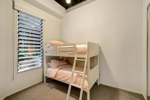 London Woolstores Warehouse Apartment - Accommodation Mount Tamborine 6