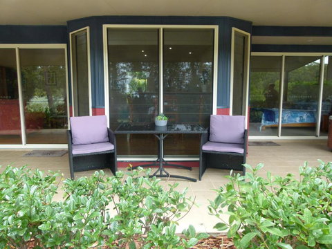 Lake Russell Lakeside Retreat - Accommodation Mount Tamborine 3