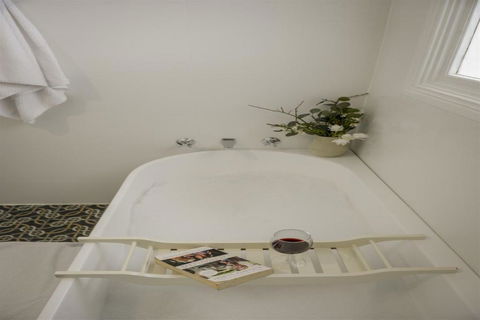 Myrtle Tree Lodge Leaves Kangaroo Valley - Accommodation Mount Tamborine 1