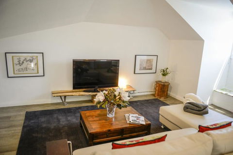 Myrtle Tree Lodge Leaves Kangaroo Valley - Accommodation Mount Tamborine 5