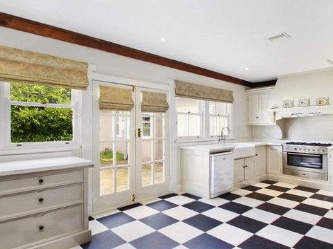 Robin Hill Manor Rambling Retreat & Tennis Court - Accommodation Mount Tamborine 6