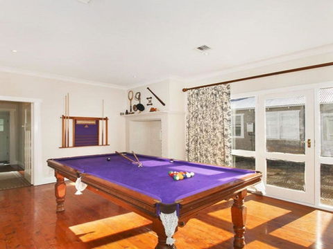 Robin Hill Manor Rambling Retreat & Tennis Court - Accommodation Mount Tamborine 3