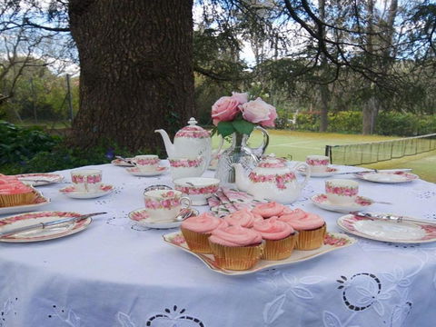 Robin Hill Manor Rambling Retreat & Tennis Court - Accommodation Mount Tamborine 2