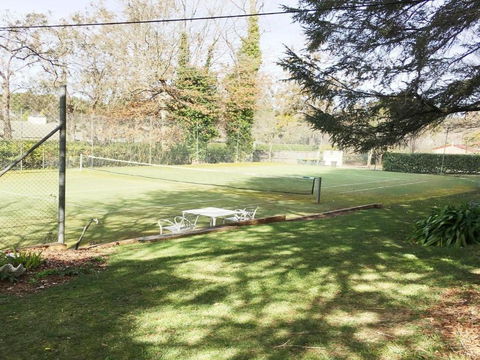 Robin Hill Manor Rambling Retreat & Tennis Court - Accommodation Mount Tamborine 1