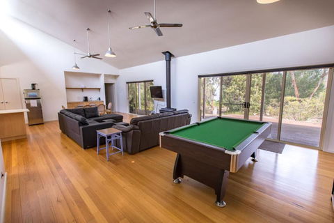 Acacia Lakehouse The Lake At Your Doorstep - Accommodation Mount Tamborine 6