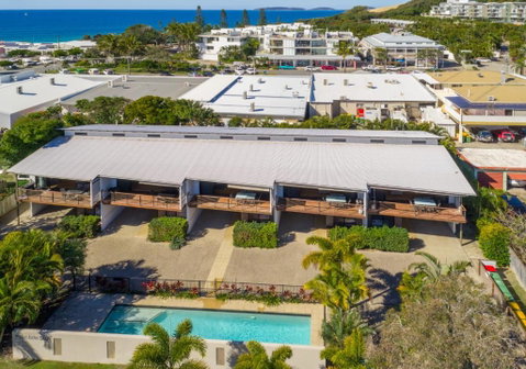 Unit 2 Rainbow Surf Modern Double Storey Townhouse With Large Shared Pool Close To Beach & Shops - Accommodation Mount Tamborine 3