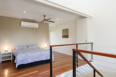 Unit 2 Rainbow Surf Modern Double Storey Townhouse With Large Shared Pool Close To Beach & Shops - Accommodation Mount Tamborine 5