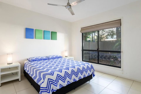 Unit 2 Rainbow Surf Modern Double Storey Townhouse With Large Shared Pool Close To Beach & Shops - Accommodation Mount Tamborine 1