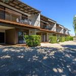 Unit 2 Rainbow Surf Modern Double Storey Townhouse With Large Shared Pool Close To Beach & Shops - Accommodation Mount Tamborine 0