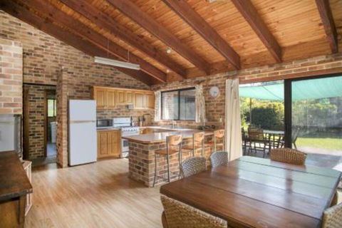 75 River Rd Tabourie Hideaway - Accommodation Mount Tamborine 0